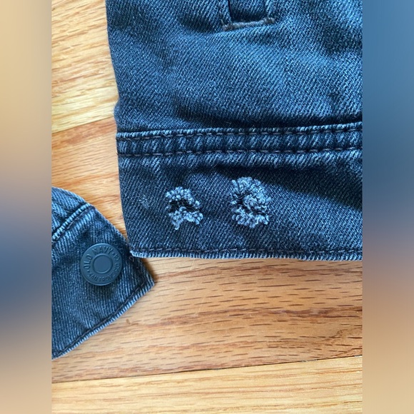 Old Navy • Women’s Jean Jacket - Picture 4 of 9